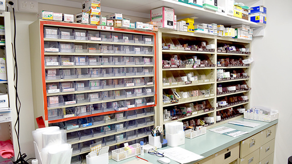 ココレ薬局喜連瓜破店の薬棚