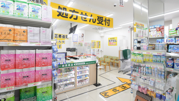 スギ薬局 中加賀屋店の入口