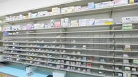 スギ薬局 中加賀屋店の薬棚