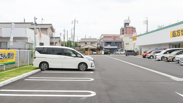 スギ薬局 上小田井店の駐車場
