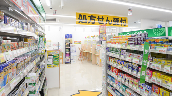 スギ薬局 菊名駅南店の入口