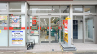 スギ薬局 三ツ沢上町店の入口