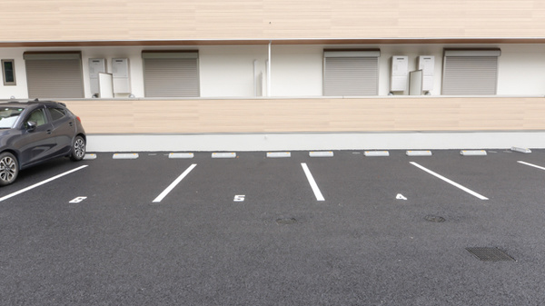 スギ薬局 三ツ沢上町店の駐車場