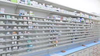 スギ薬局 伊勢船江店の薬棚