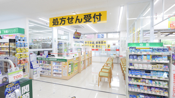 スギ薬局 今津駅北店の入口