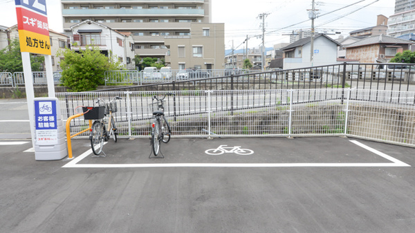 スギ薬局 今津駅北店の駐輪場
