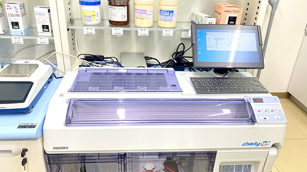 ドラッグセイムス吉川けやき通り薬局の調剤器具