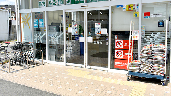 ユタカ薬局　向島の入口