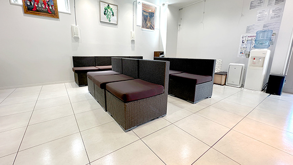 アイリス調剤薬局　川口里店の待合スペース