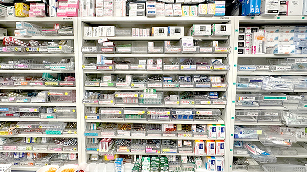 アイリス調剤薬局　川口里店の薬棚