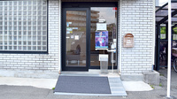 みけねこ薬局　茨木店の入口