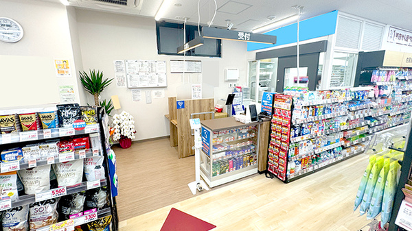コクミン薬局　西葛西駅前店の入口