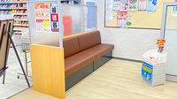セキ薬局　道場店の待合スペース
