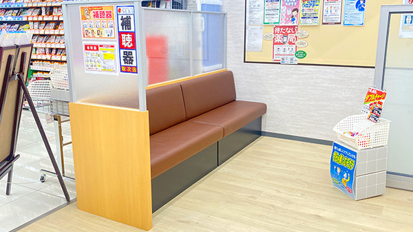 セキ薬局　道場店の待合スペース