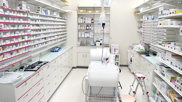 アカカベ薬局　諸福店の調剤室