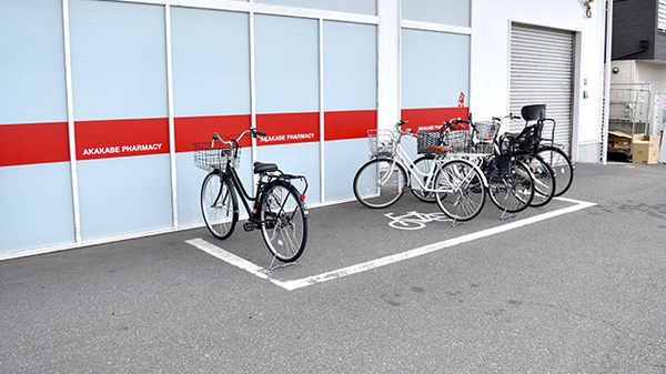 アカカベ薬局　諸福店の駐輪場