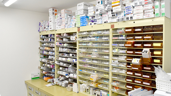 スマイル薬局　千鳥橋店の薬棚