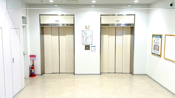 日生薬局 立川店のエレベーター