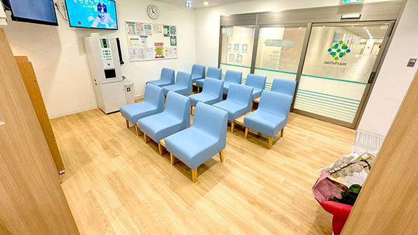 日生薬局 立川店の待合スペース