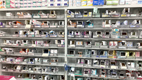 長後くじら薬局の薬棚