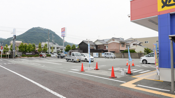 ウェルネス薬局片原店の駐車場