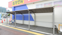 ウェルネス薬局片原店の駐輪場