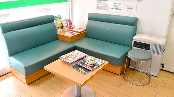 よつば薬局あべの店の待合スペース