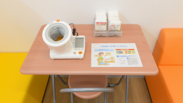 調剤薬局ツルハドラッグ瑠璃光店の血圧計