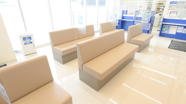 ウォンツ沼田伴薬局の待合スペース