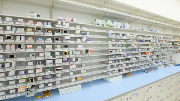 ウォンツ沼田伴薬局の薬棚