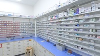 スギ薬局 水道橋東口店の薬棚