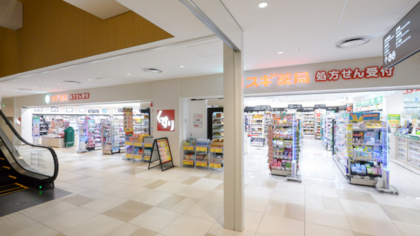 スギ薬局 ＫＩＴＴＥ大阪店の外観