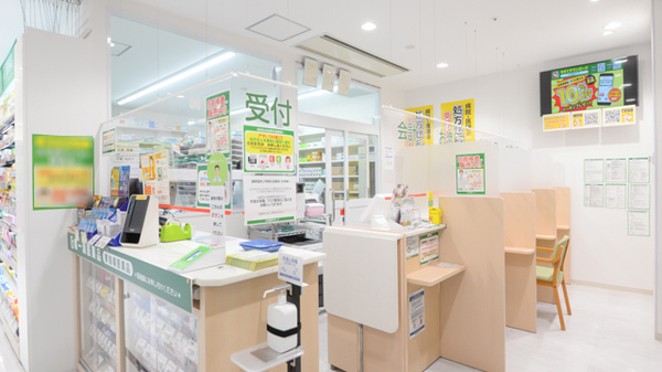 スギ薬局 ＫＩＴＴＥ大阪店の受付/カウンター