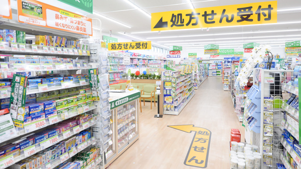 スギ薬局 印場店の入口