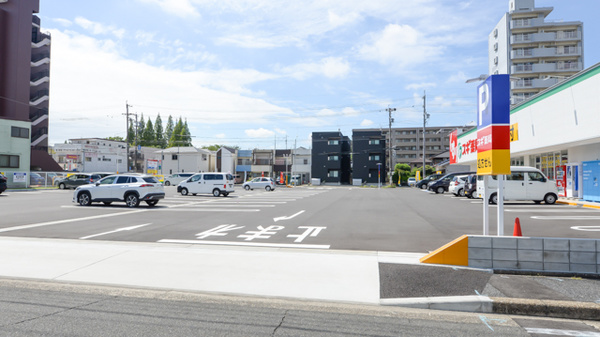スギ薬局 笠寺東店の駐車場