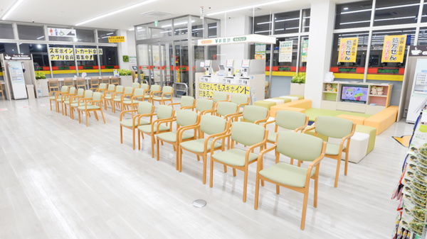 スギ薬局 蘇我調剤店の待合スペース
