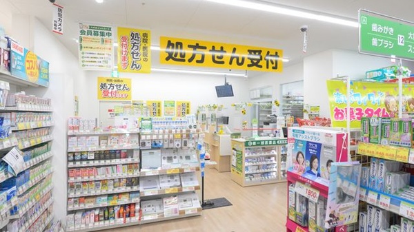スギ薬局 三和藤沢橋店の入口