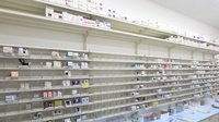 スギ薬局 三和藤沢橋店の薬棚