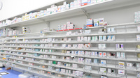 スギ薬局 小平西店の薬棚