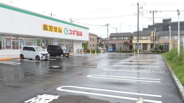 スギ薬局 小平西店の駐車場