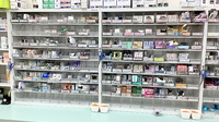 湘南くじら薬局の薬棚