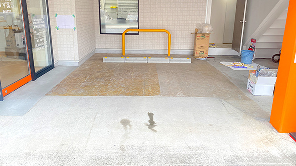 すず薬局新浜町店の駐車場