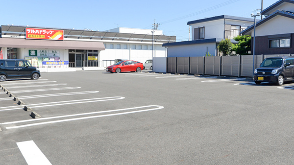 調剤薬局ツルハドラッグ春日井高山店の駐車場
