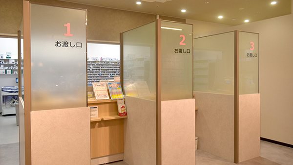 新生堂薬局　薬院駅店の受付/カウンター