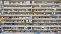 新生堂薬局　薬院駅店の薬棚