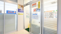 調剤薬局ツルハドラッグ小倉片野店の入口