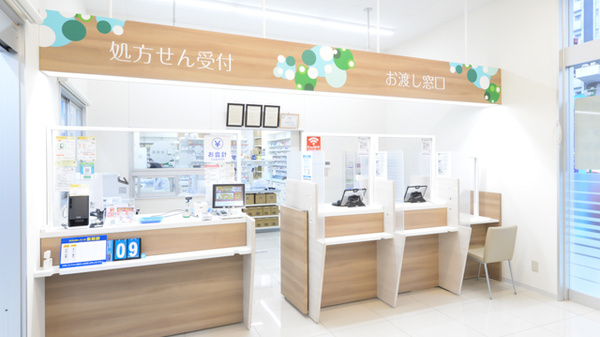 調剤薬局ツルハドラッグ小倉片野店の受付/カウンター