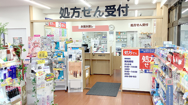 ココカラファイン薬局梶ヶ谷店の入口