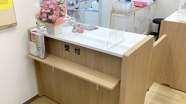 ココカラファイン薬局西荻窪店の受付/カウンター