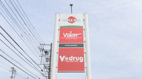 V・drug　魚津薬局の看板